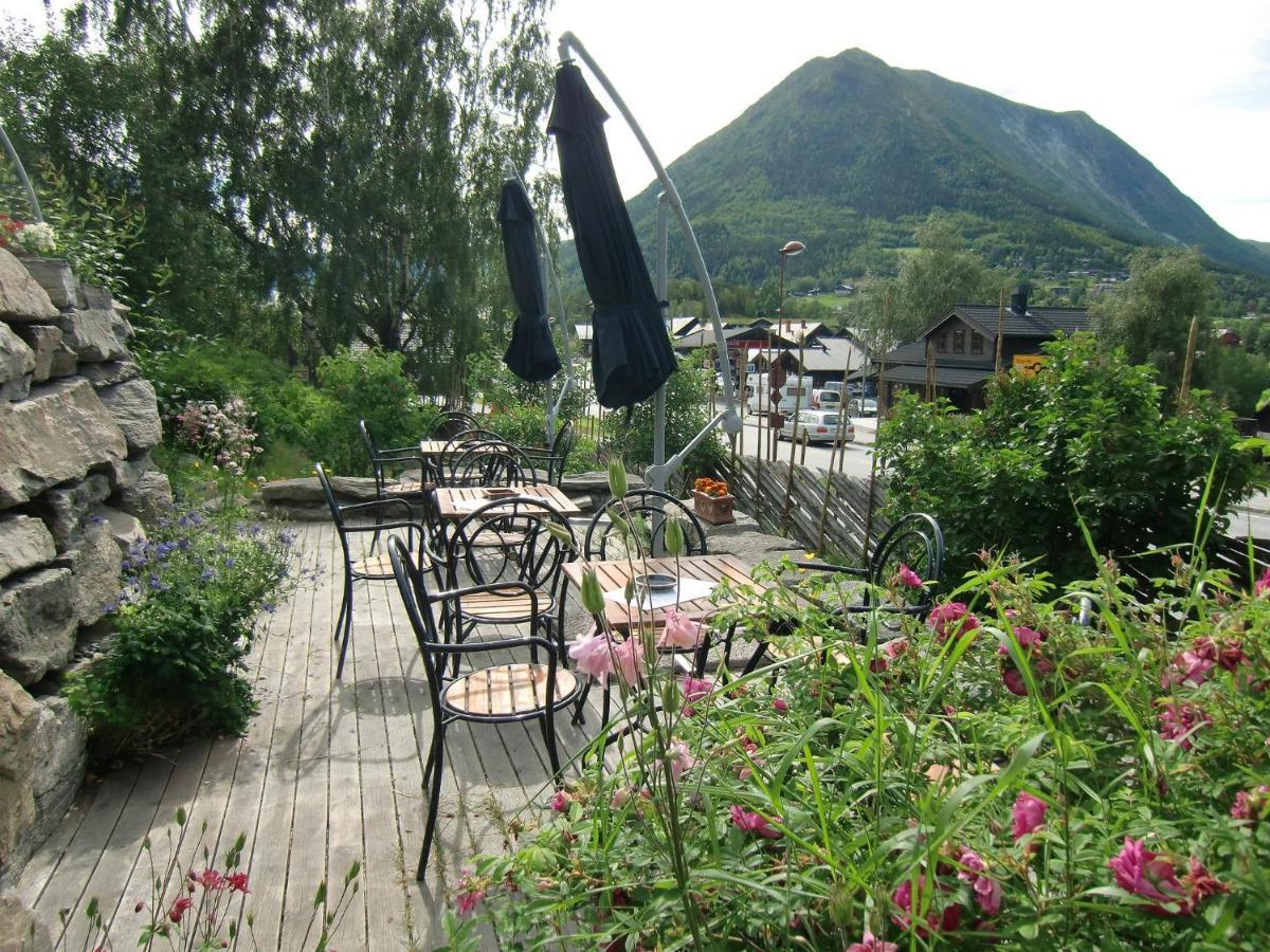 Fossheim Hotel Lom Buitenkant foto