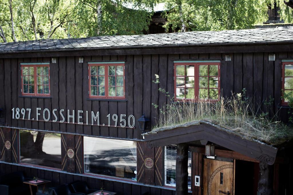Fossheim Hotel Lom Buitenkant foto
