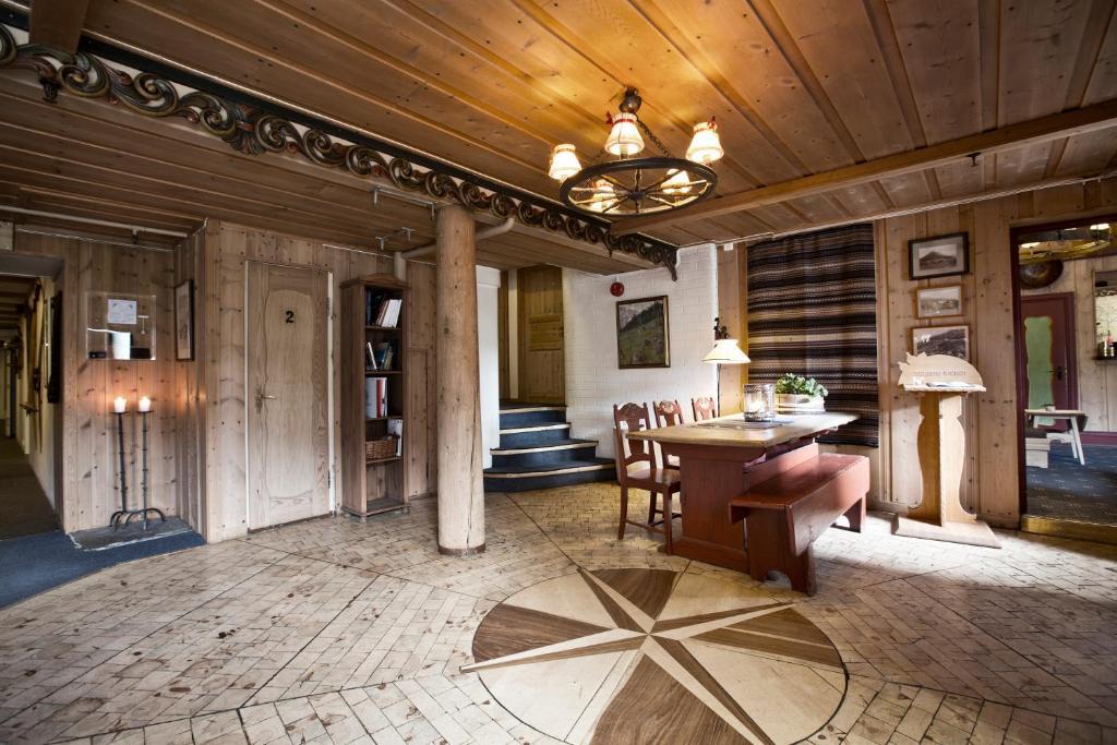 Fossheim Hotel Lom Buitenkant foto